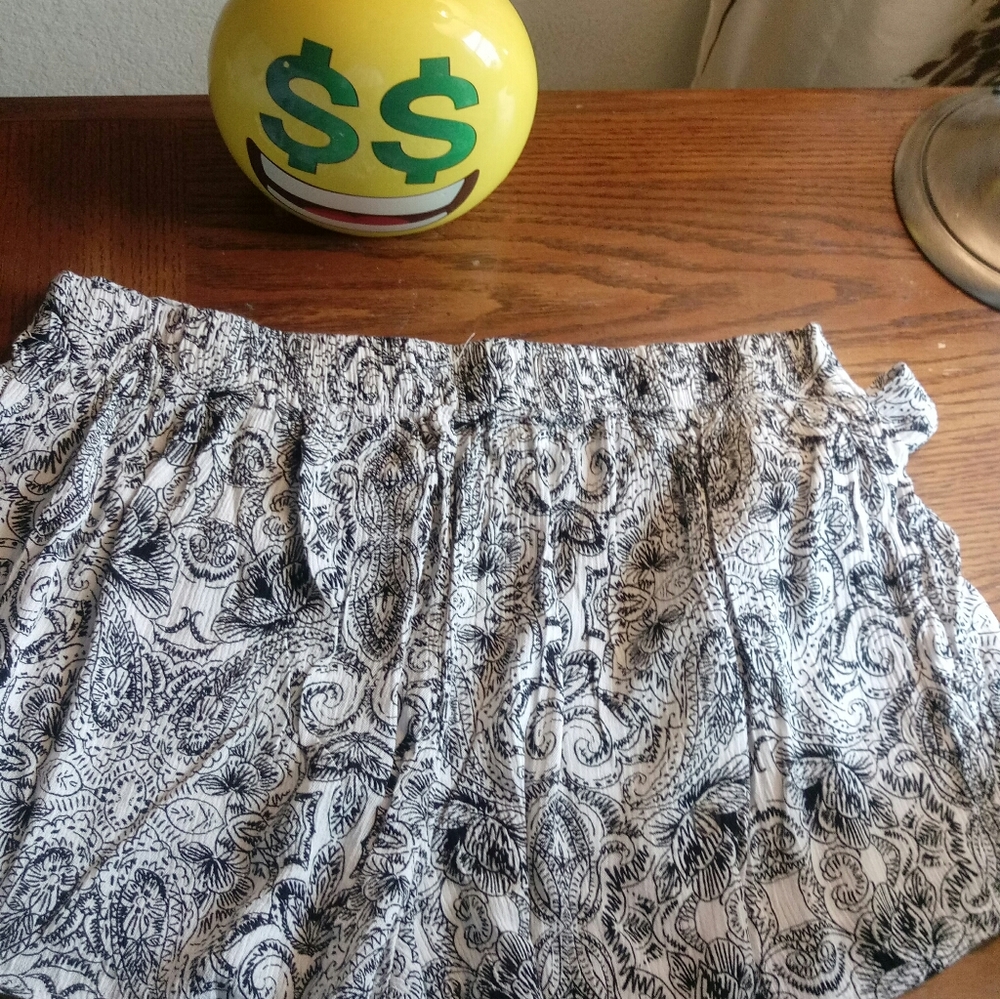 Short - Picture 3 of 4